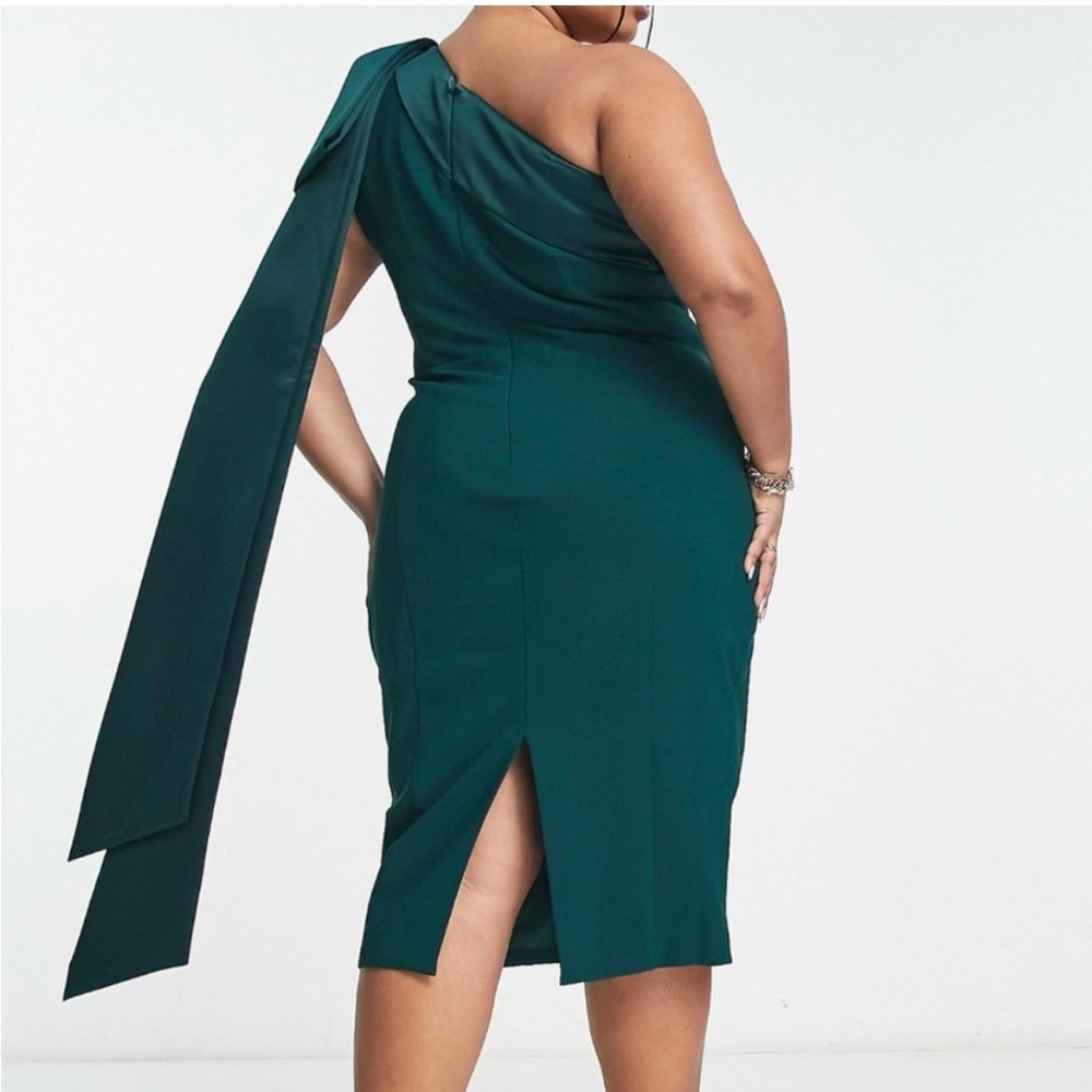 Lavish Alice Elegant One-Shoulder Green Dress